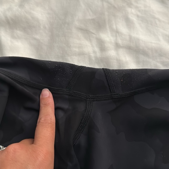 Lululemon Invigorate tight camo size 6 - Picture 4 of 4